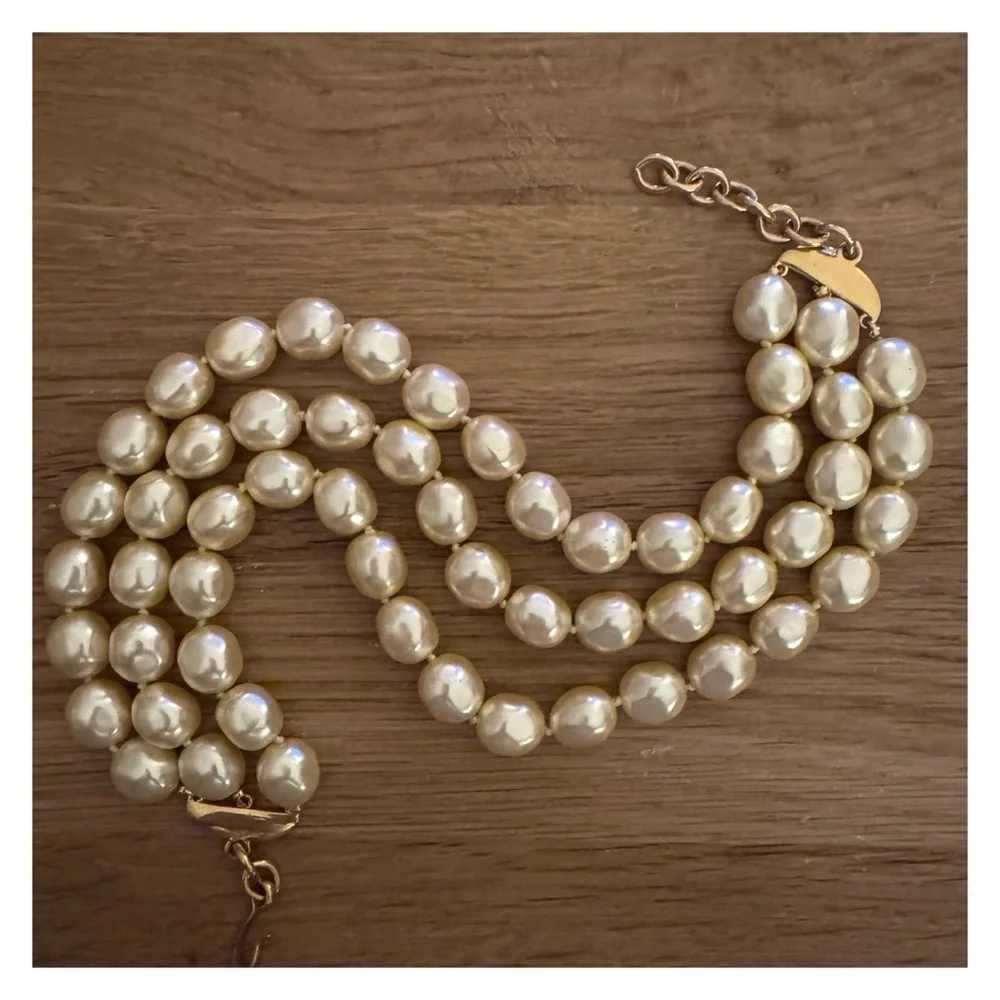 Vintage Monet Triple Strand Pearl Choker - Picture 5 of 13